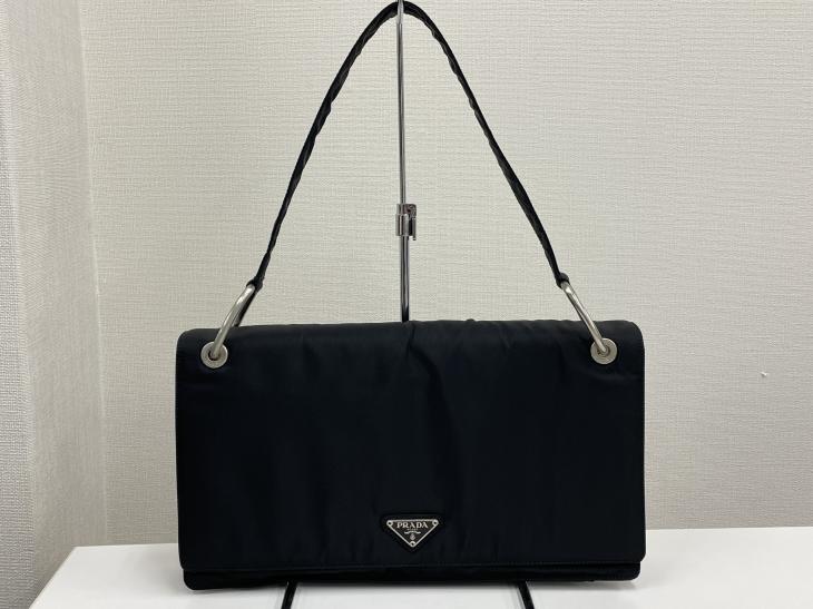 プラダ  ナイロン　ワンショルダーお買取！