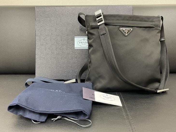 国内正規品　プラダ  ナイロンショルダーお買取！